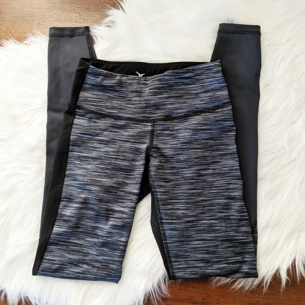 Old Navy active Leggings Size XS Black and Grey